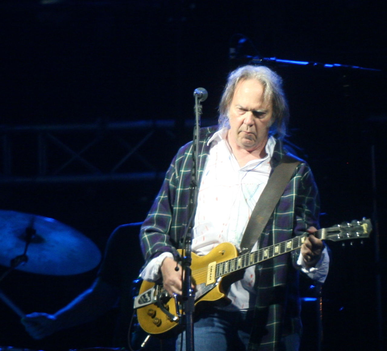 Neil Young säljer hälften av sina låträttigheter