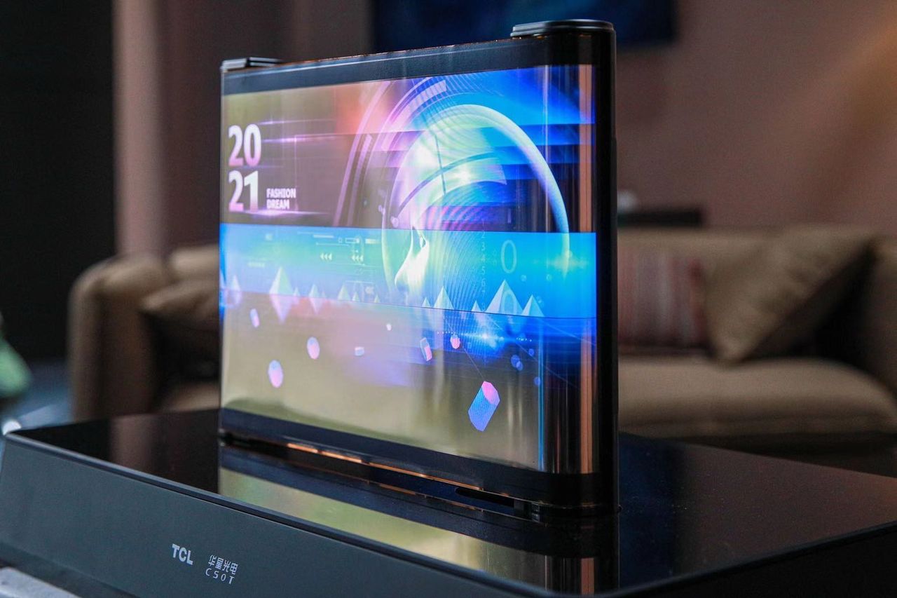 TCL visar upp rullbar OLED-skärm på 17 tum