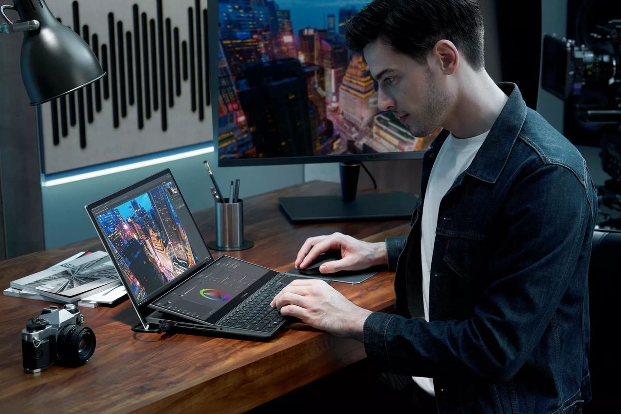ASUS visar upp nya laptops med dubbla skärmar