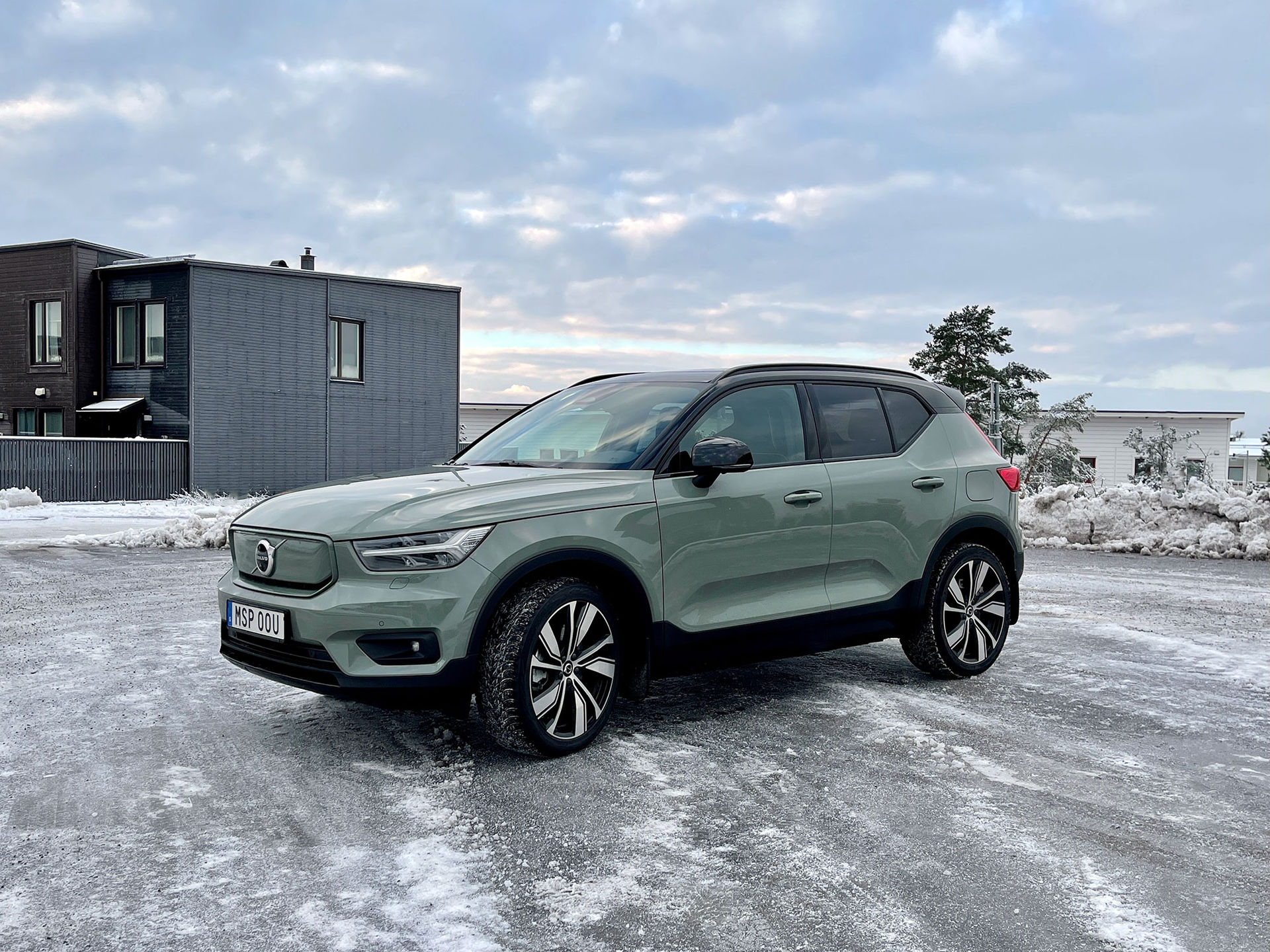 Nu finns Volvo XC40 P8 Recharge i Feber-garaget