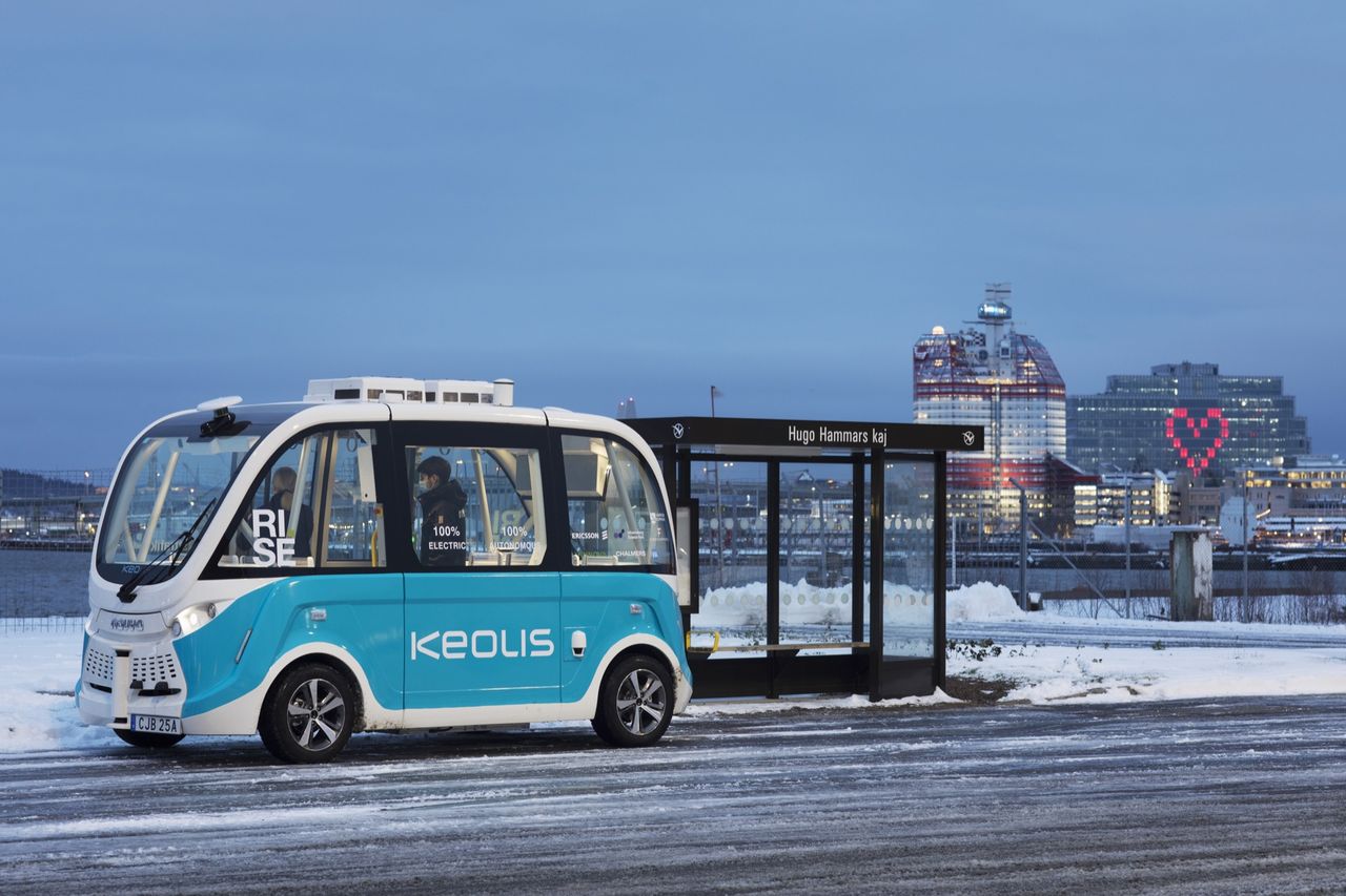 Två nya självkörande minibussar började rulla i Göteborg idag