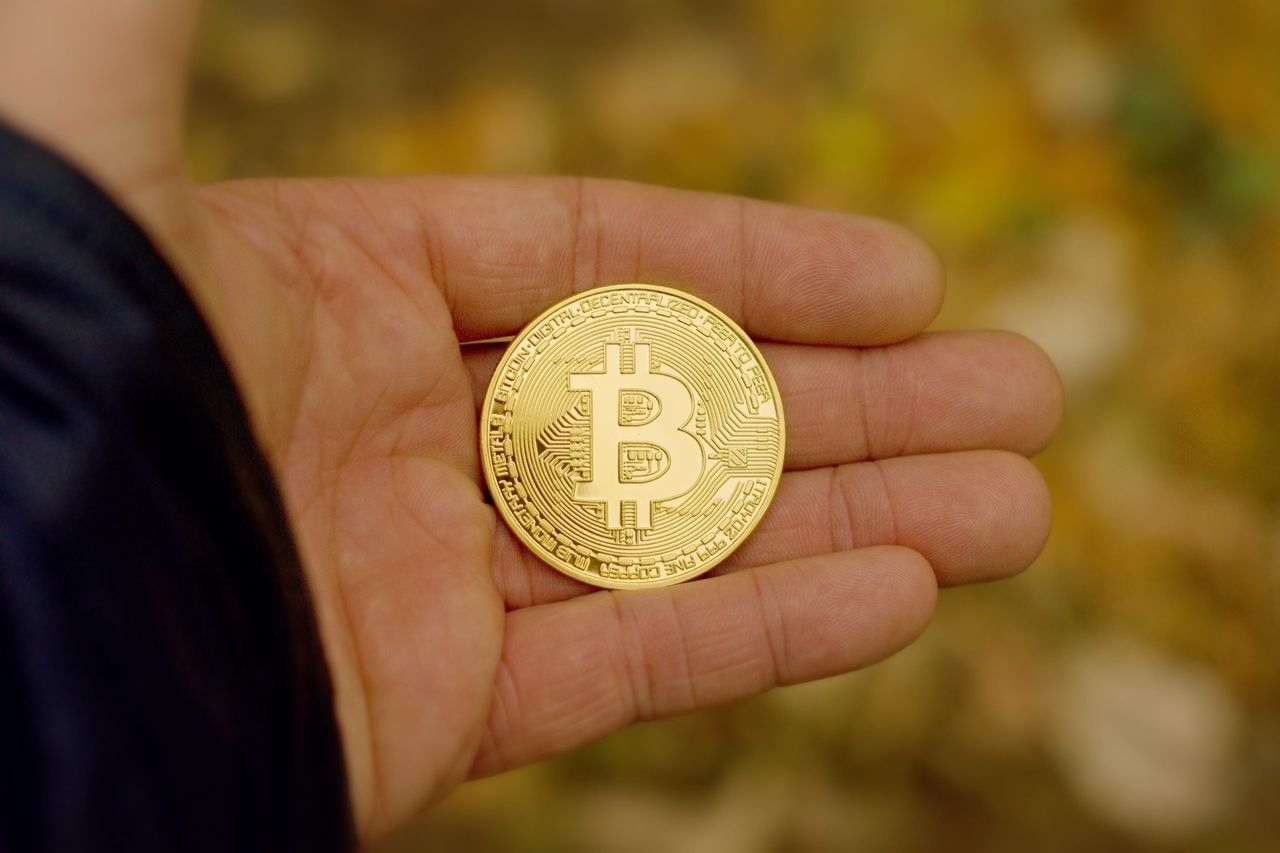 Bitcoin faller under 30.000 dollar