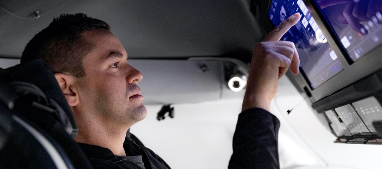 SpaceX ska skicka turister till rymden innan årets slut