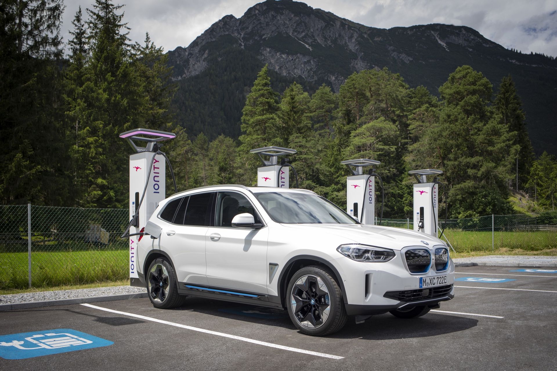 Nu lanseras BMW Charging i Sverige