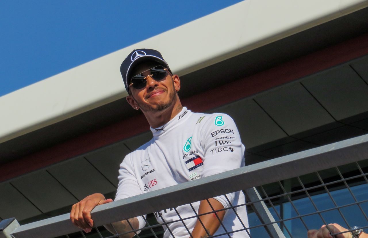 Lewis Hamilton förlänger med Mercedes