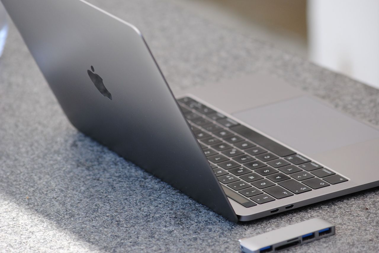 macOS-uppdatering fixar laddproblem i äldre MacBook Pros