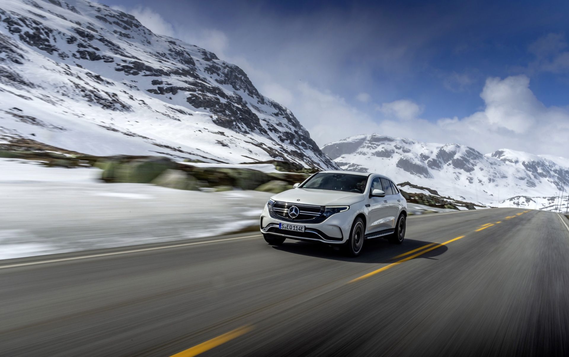 Ny instegsversion och sportversion av Mercedes EQC