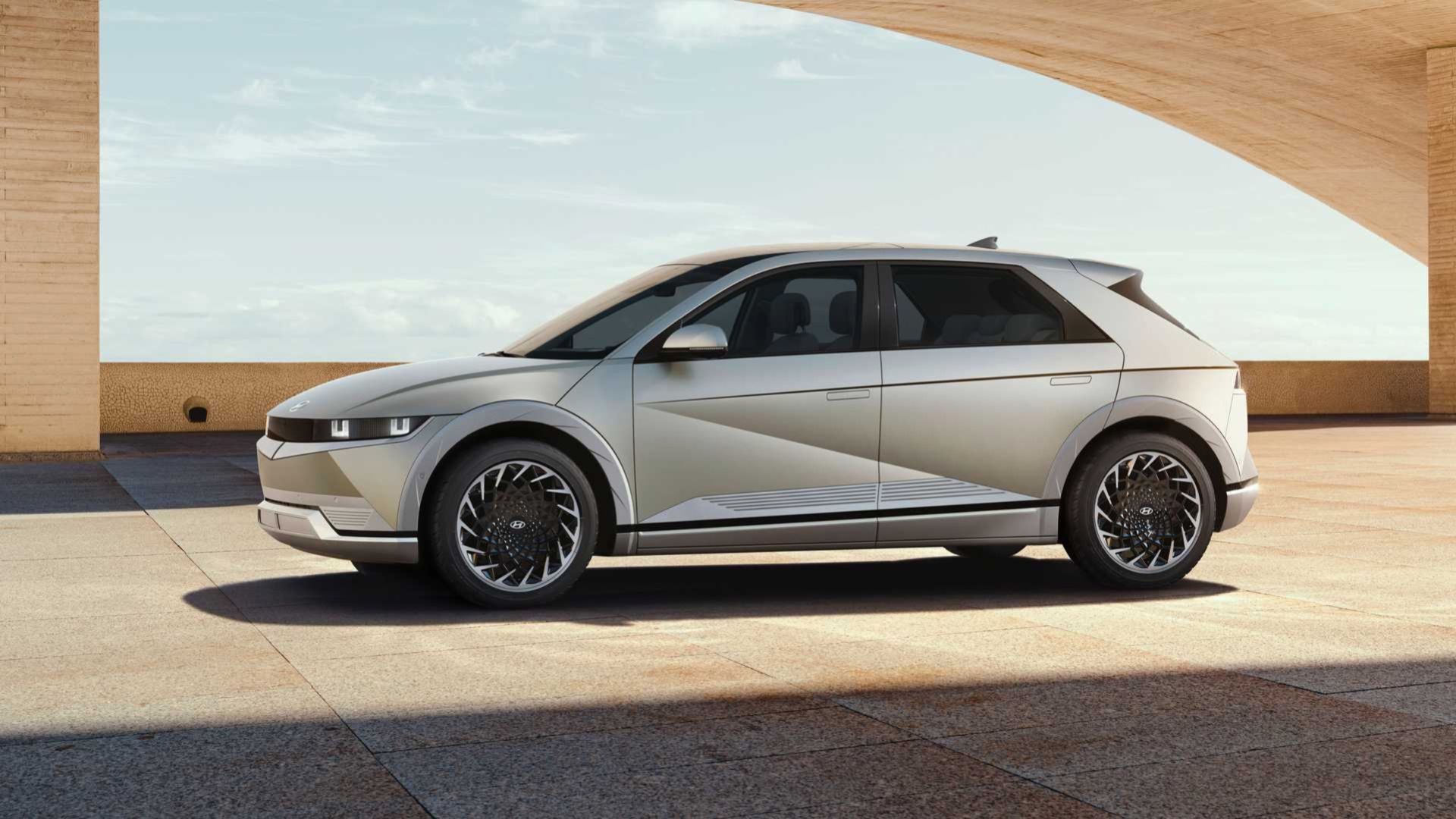 Nu är den här - Hyundais eldrivna retrotuffing Ioniq 5