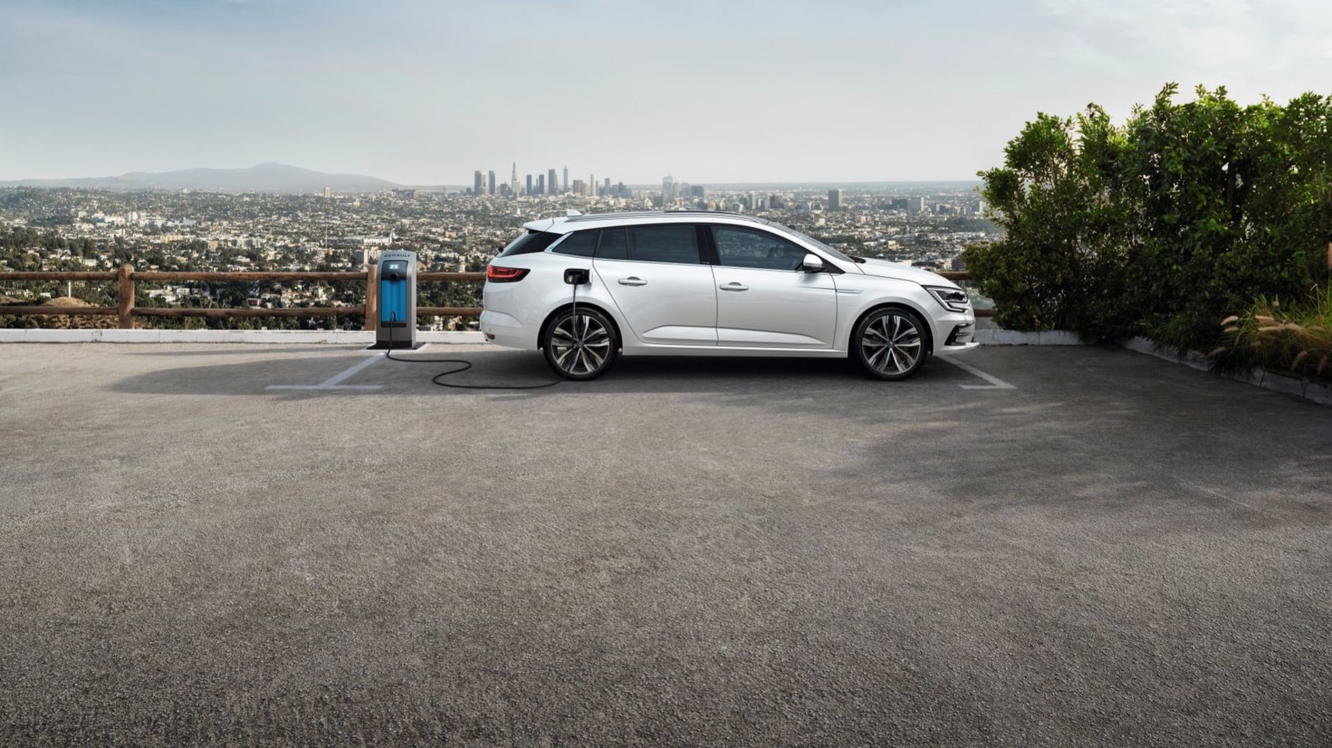 Nya Renault Mégane som laddhybrid börjar säljas