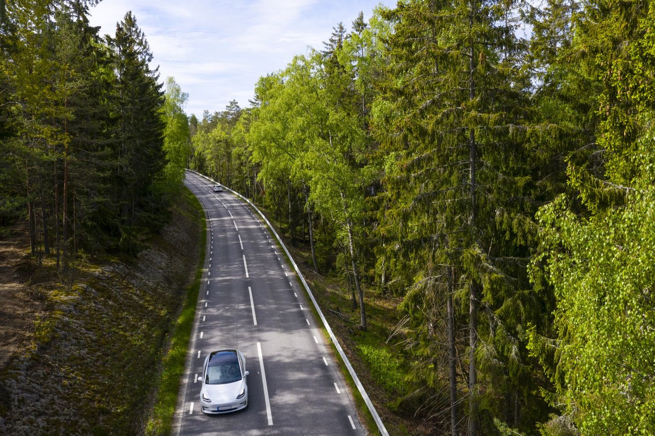 Koldioxidutsläpp från nya bilar har minskat rejält