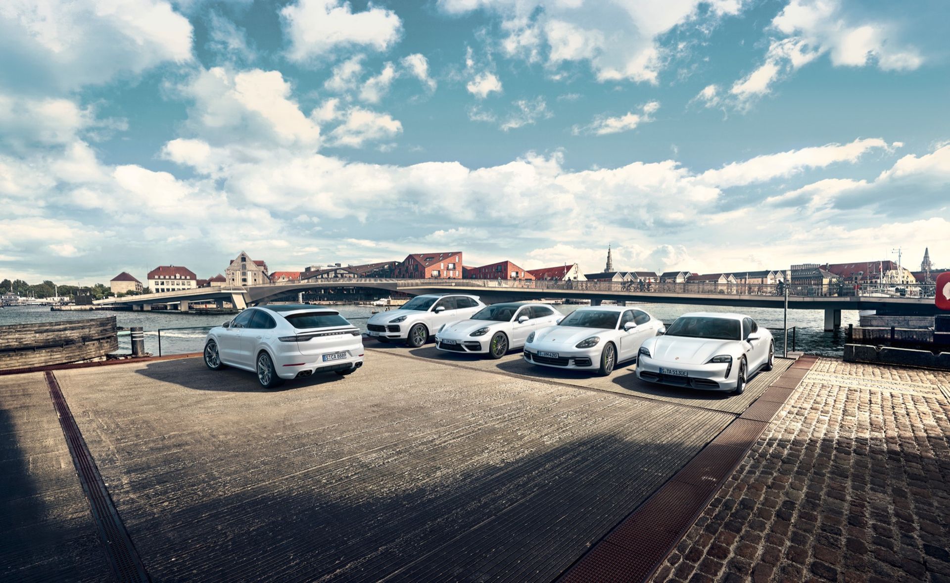 Varannan ny Porsche i Sverige är nu laddbar