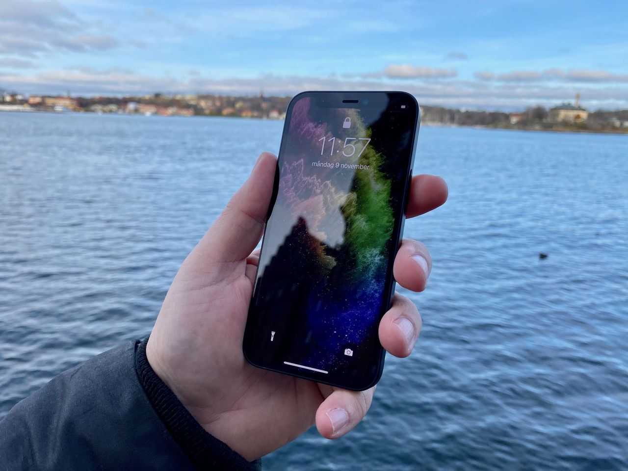 iPhone 13 sägs få större batteri och mindre notch