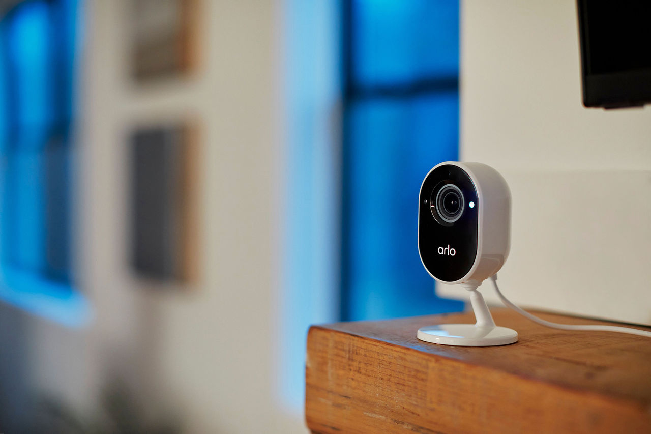 Arlo presenterar nya kameran Essential Indoor Camera
