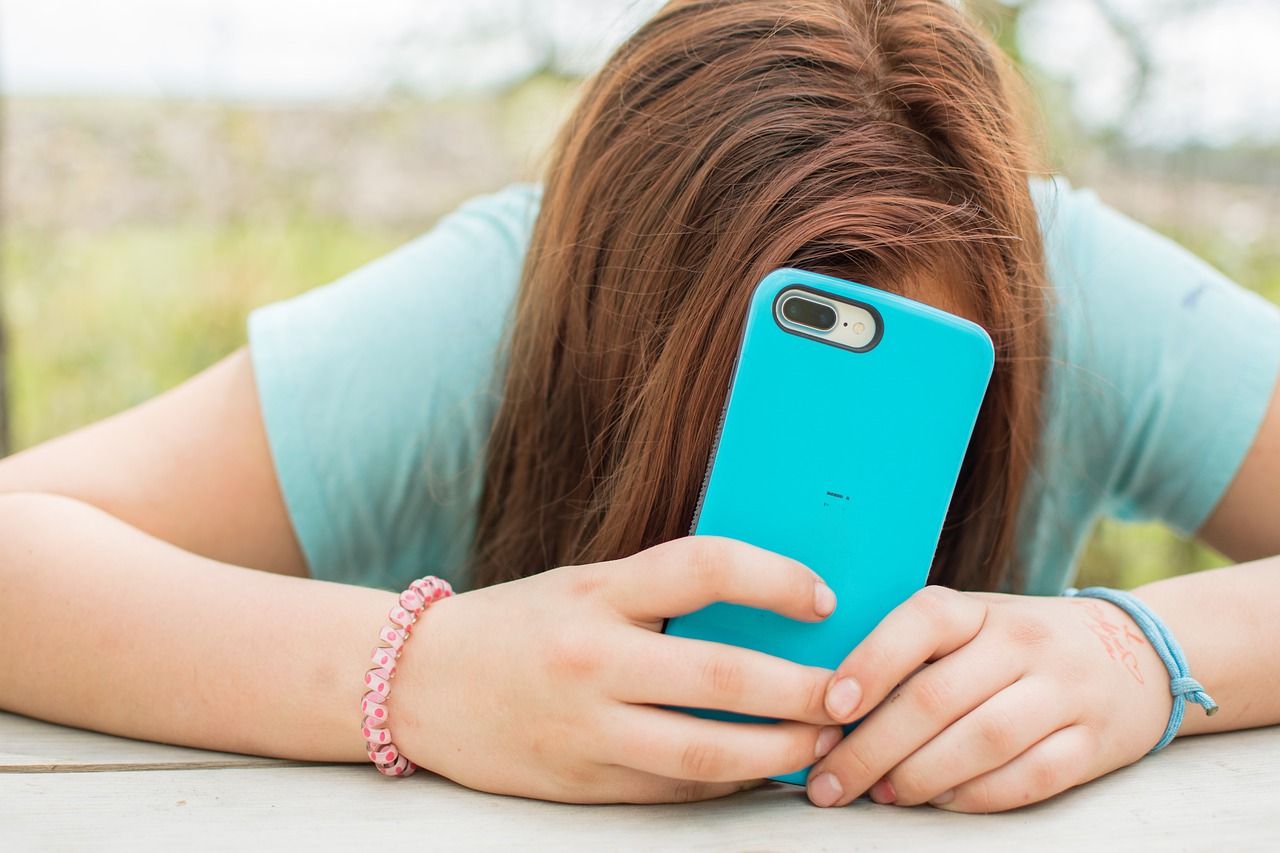 Instagram stoppar vuxna från att messa tonåringar