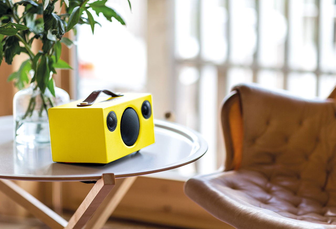 Audio Pro släpper påskgul högtalare