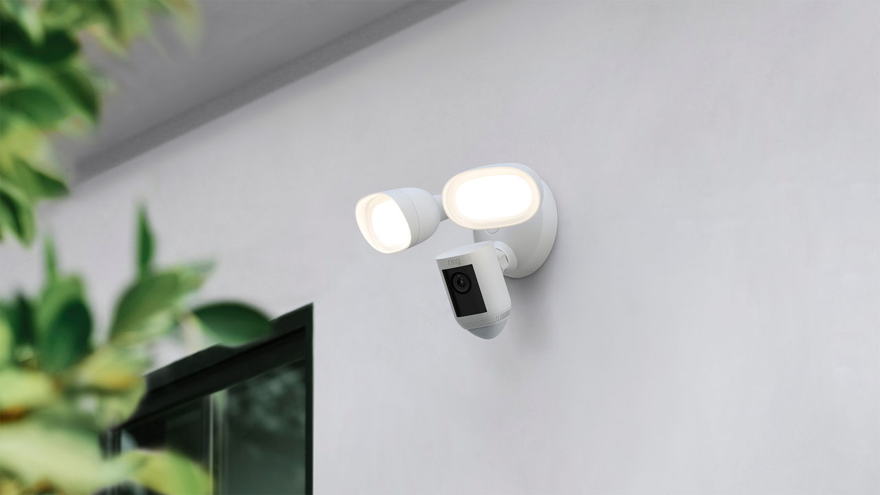 Ring presenterar Floodlight Cam Wired Pro