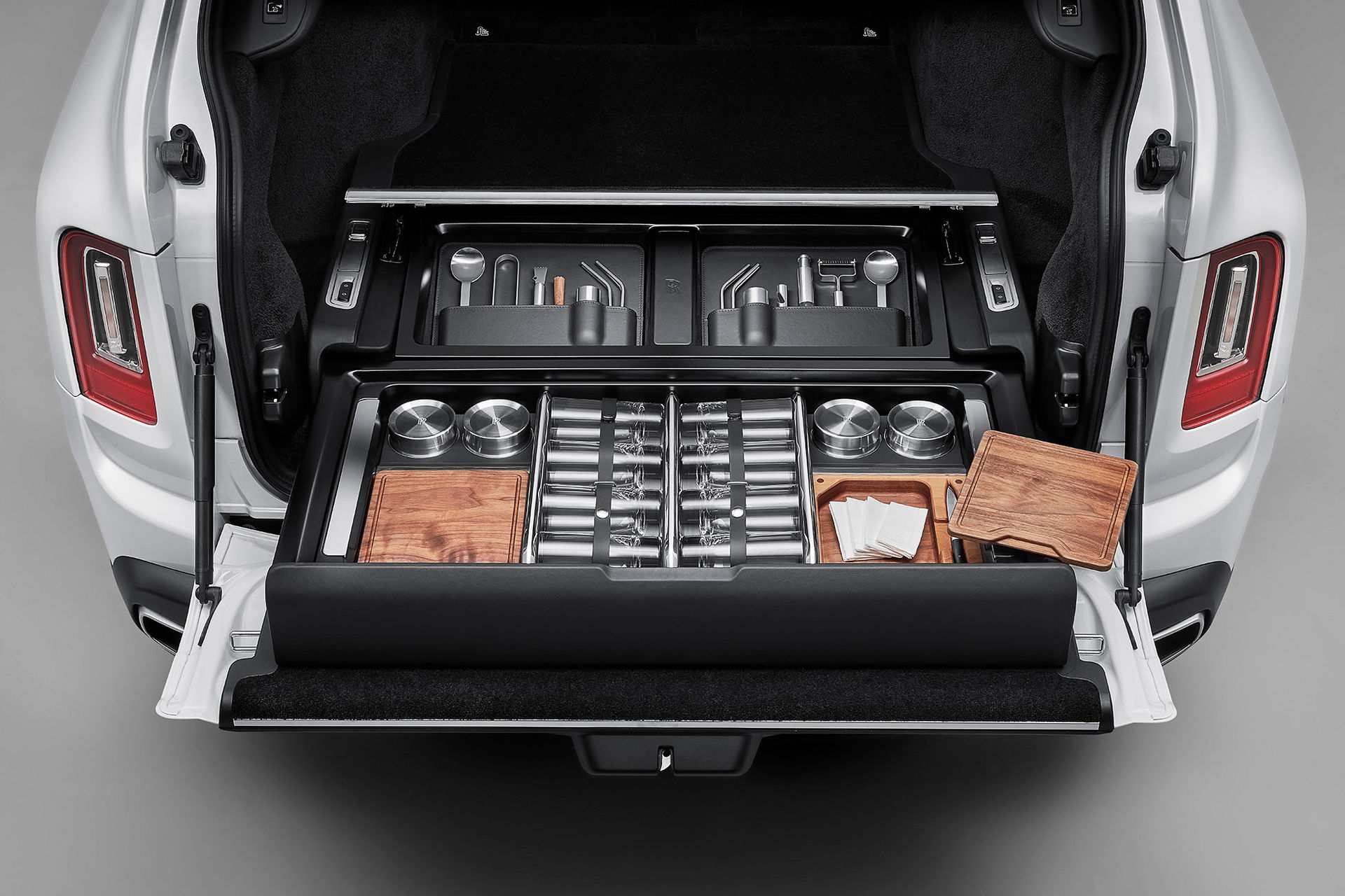 Ha drinkbord eller arbetshörna bak i Rollsen