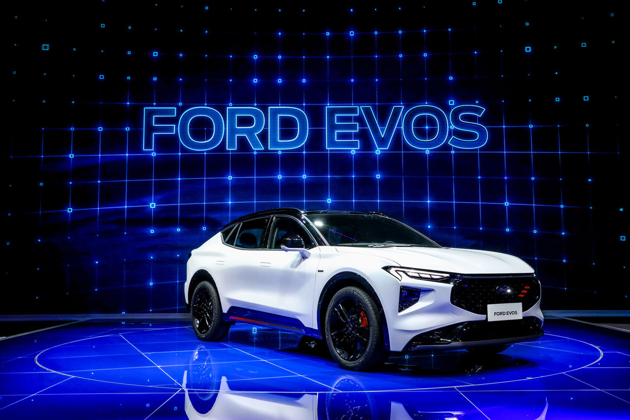 Ford visar upp nya modellen Evos