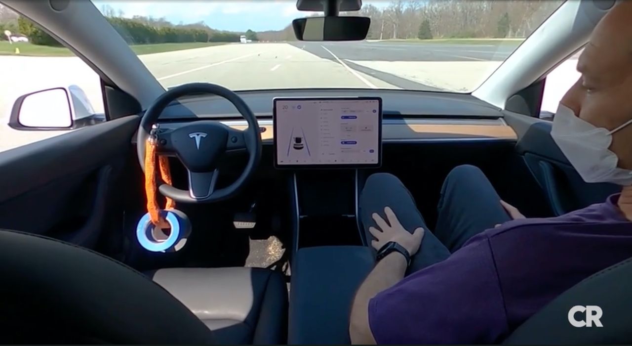 Teslas Autopilot anses ha för dålig koll på föraren