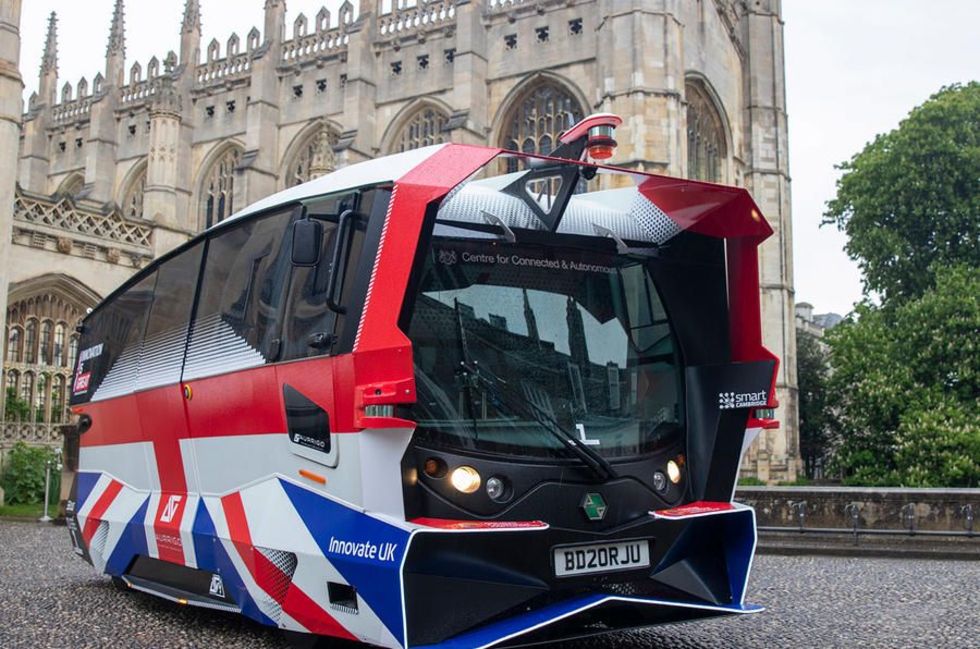 Självkörande buss har börjat rulla i Storbritannien