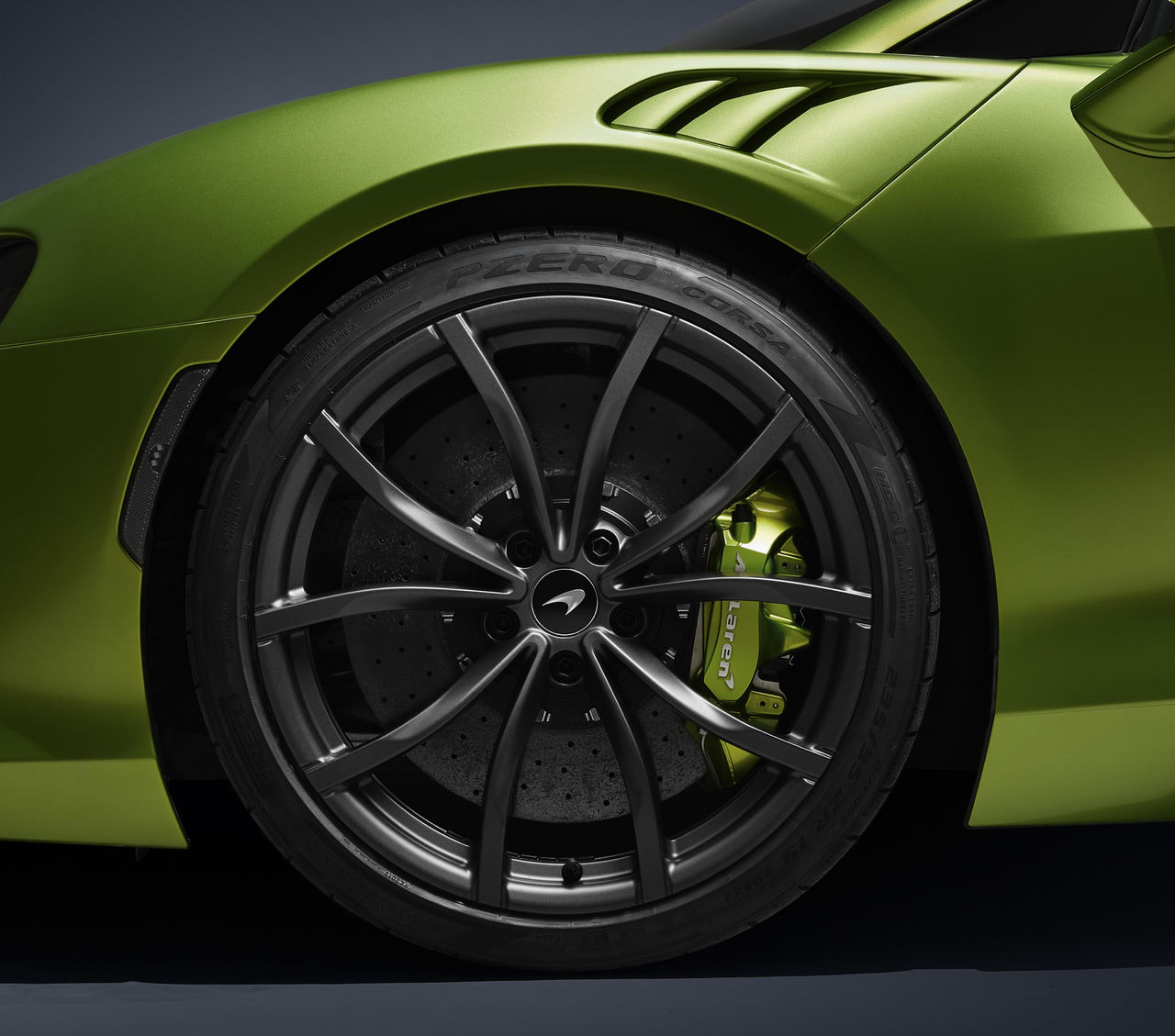 McLaren Artura blir först med Pirellis Cyber Tyre-teknik