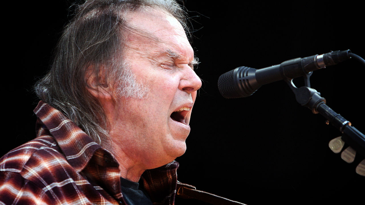 Neil Young klar med sin scifi-roman Canary