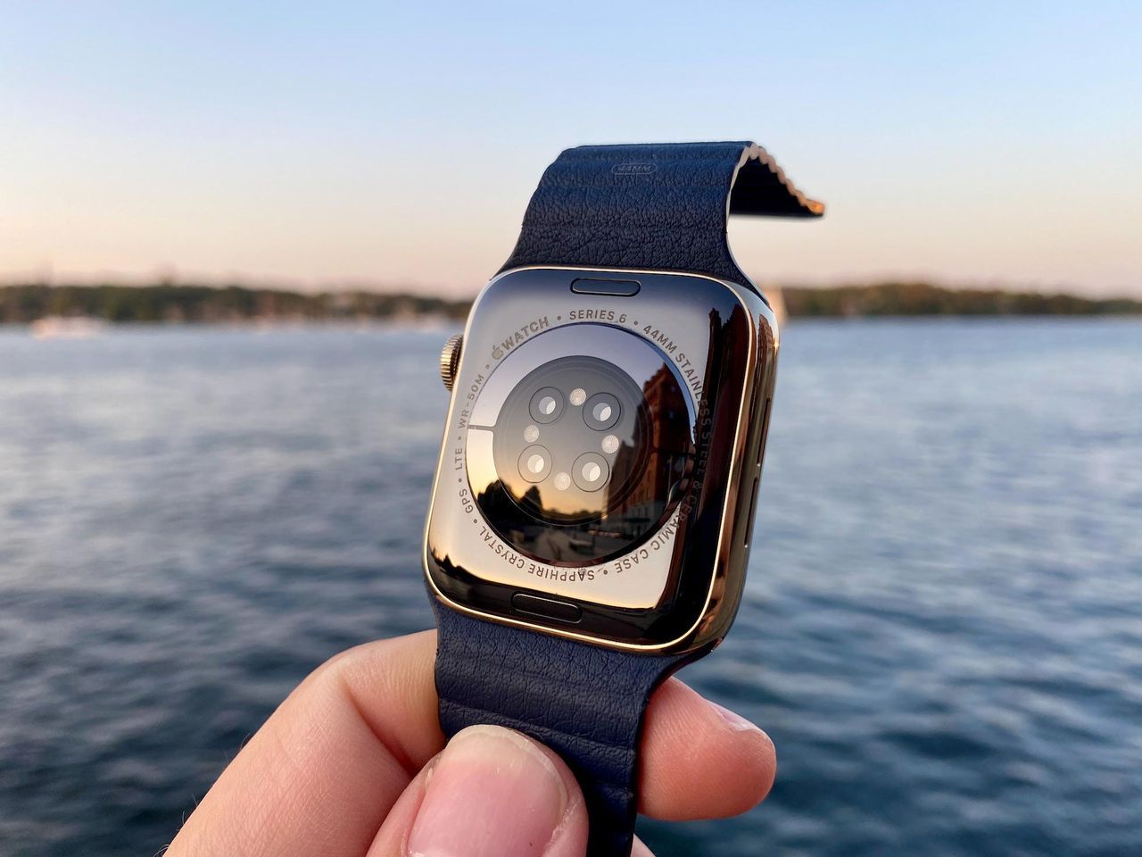 Nästa Apple Watch ryktas få ny skärm