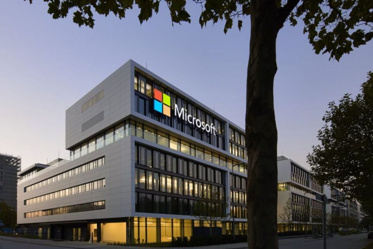 Nu är Microsoft värderat till över två biljoner dollar