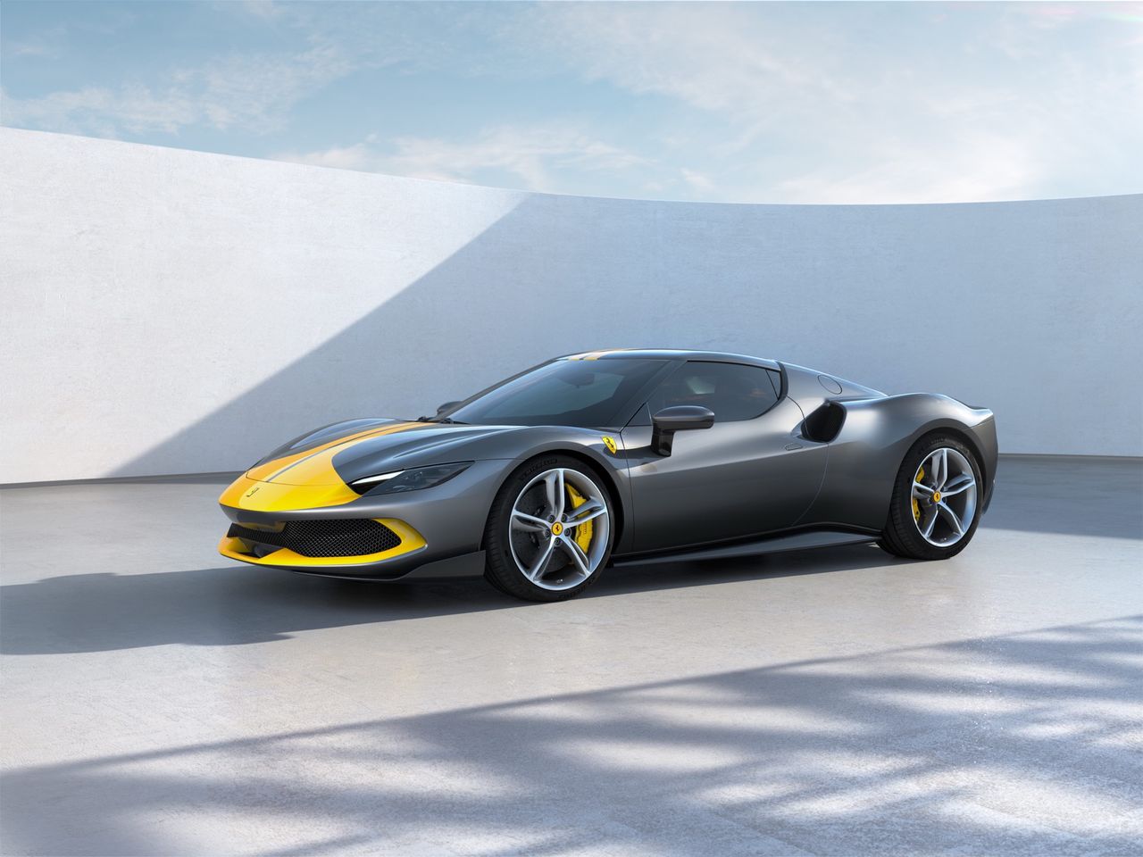 Ferrari släpper rätt rimlig laddhybrid