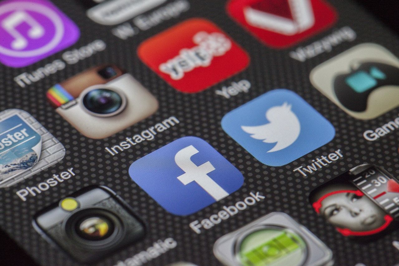 Trump stämmer Twitter, Facebook och Google