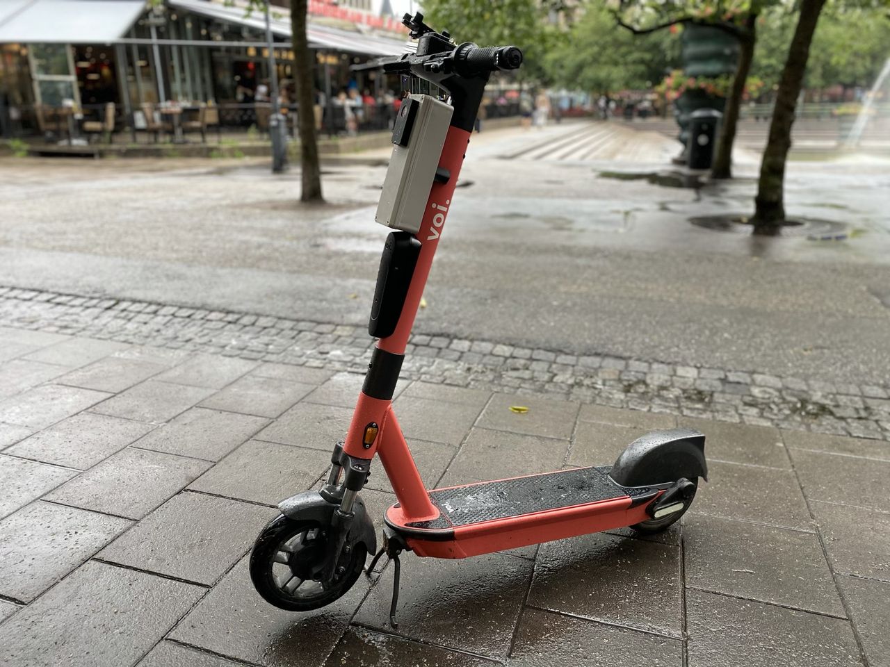 Voi jobbar på teknik för att få bort elsparkcyklar från trottoaren