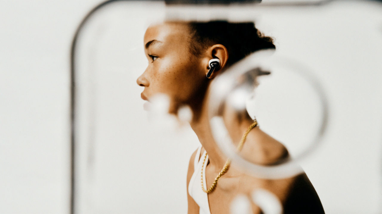 Imorgon går Nothings ear (1) att köpa