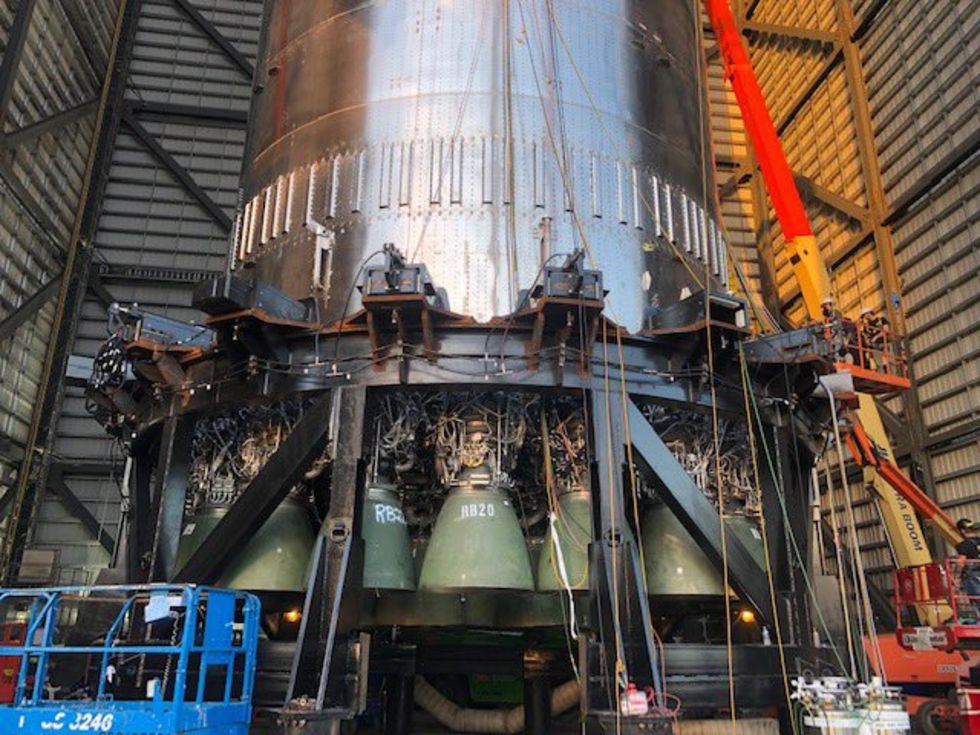 SpaceX har installerat 29 Raptor-motorer på en Super Heavy