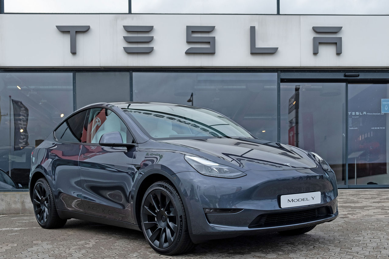 Nu kan man glo på Tesla Model Y i Sverige