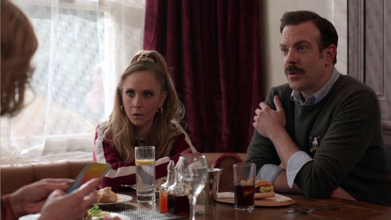 Läckte iPhone 13 ut i Ted Lasso?