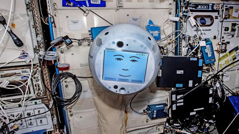 Astronauter på ISS planerar att väcka roboten CIMON igen
