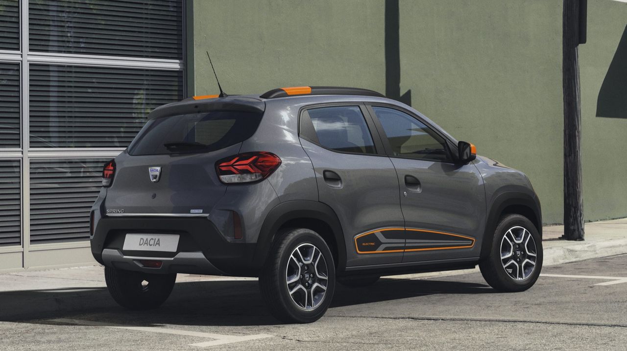 Dacia hoppar på elbilståget när de måste