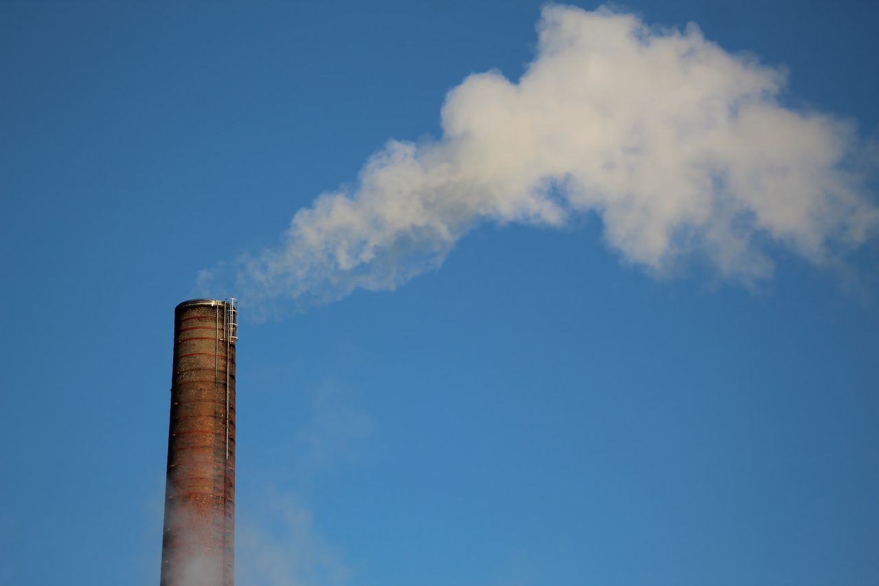 Utsläpp från olika länder och industrier har rapporterats för lågt