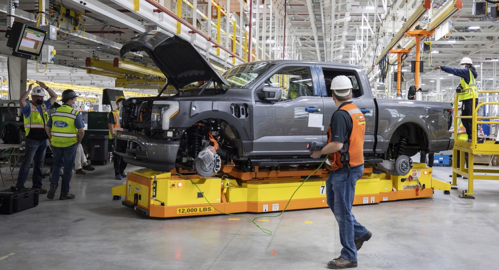 Ford har tillverkat första exemplaren av F-150 Lightning