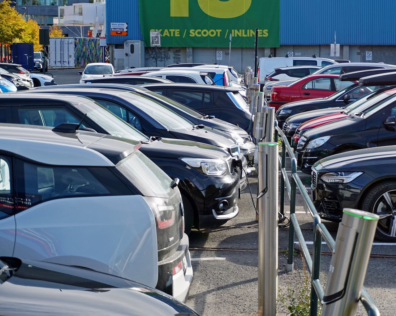 Alla nya bilar är elbilar eller hybrider i Norge nästa vår