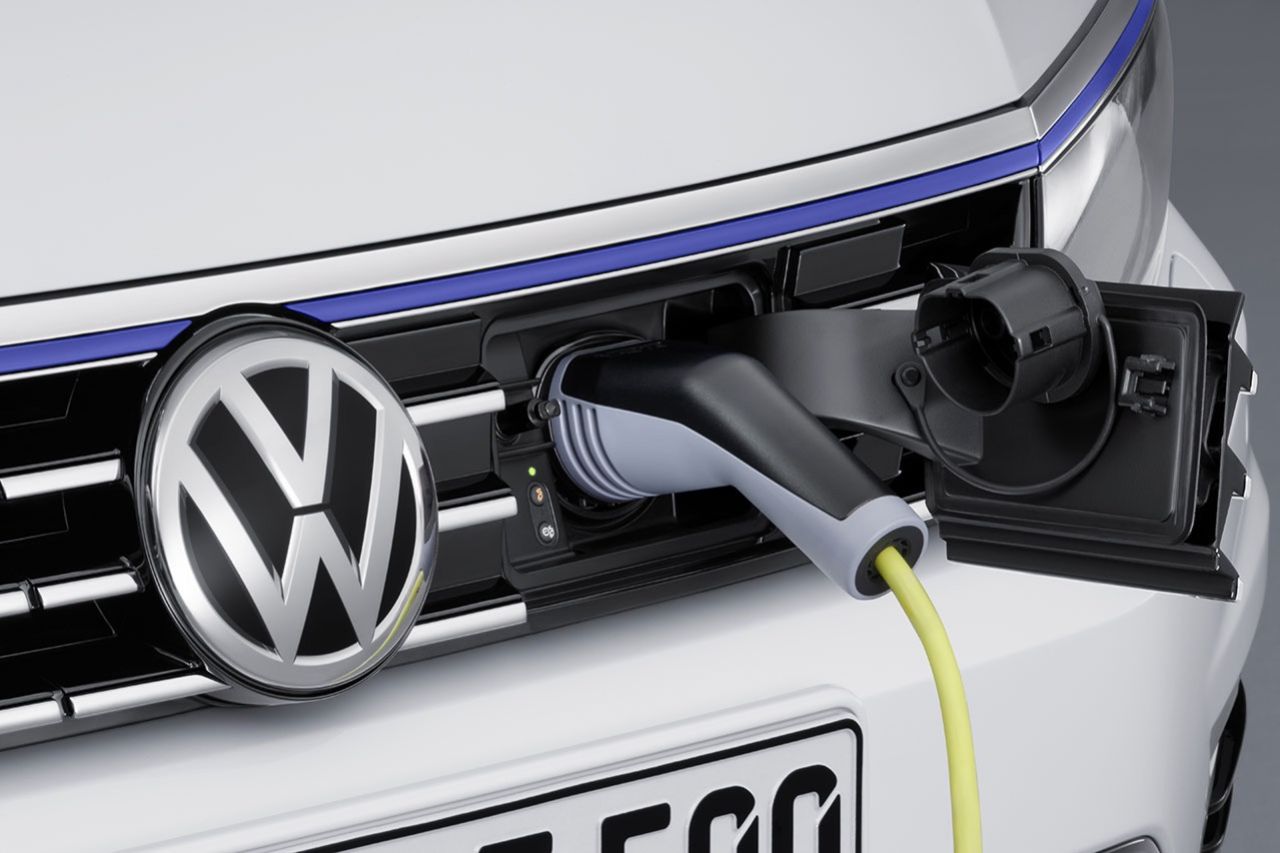 Laddhybrider från Volkswagen ska komma 10 mil