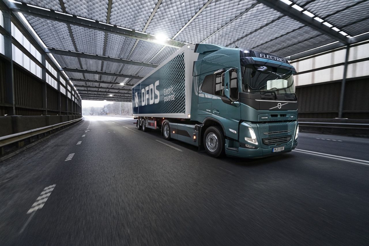 Volvo Lastvagnar får order på 100 stycken eldrivna lastbilar