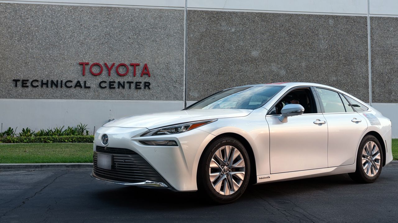 En Toyota Mirai tog sig 136 mil på en tank vätgas