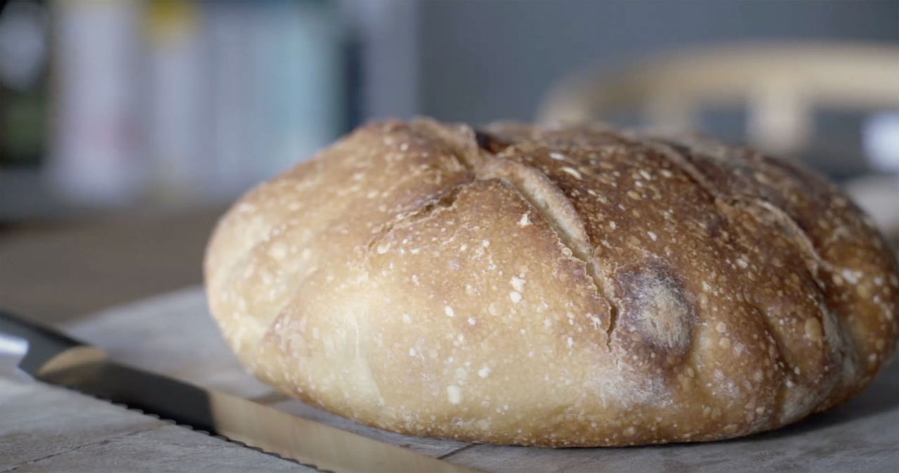 Det är skitjobbigt att baka surdegsbröd