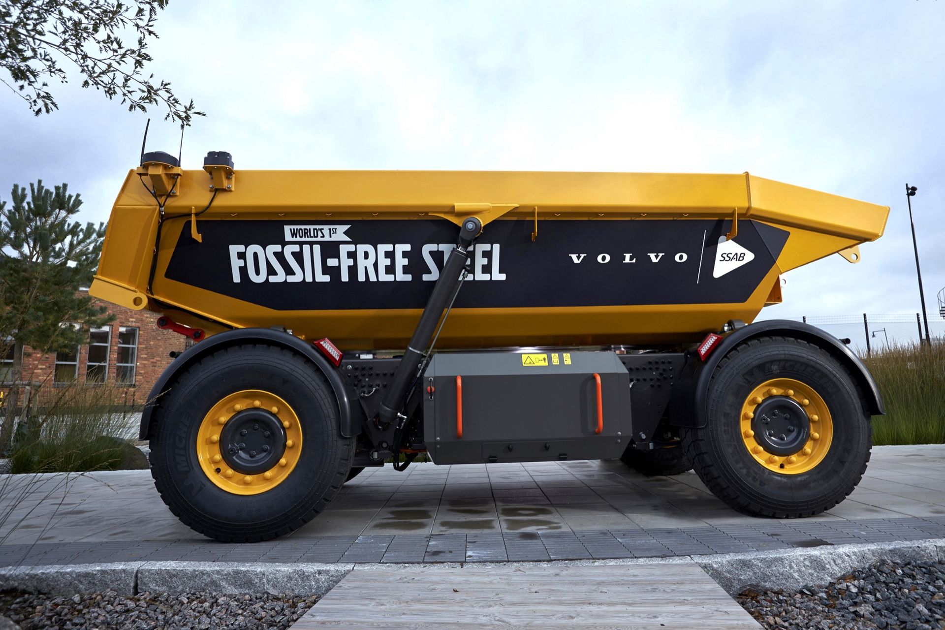 Volvo lanserar världens första fordon tillverkat av fossilfritt stål
