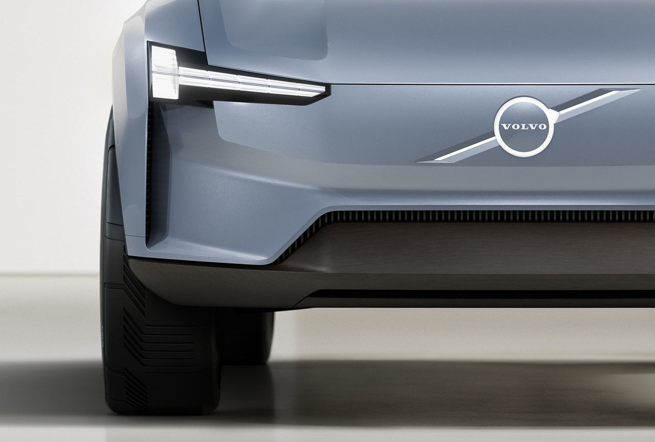 En titt på Volvo Concept Recharges strålkastare