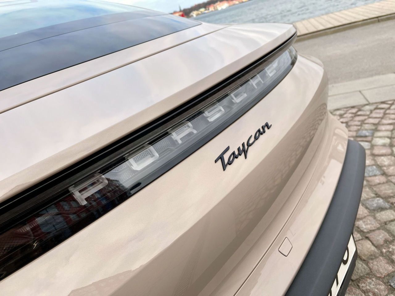 Porsche Taycan säljer bättre än 911