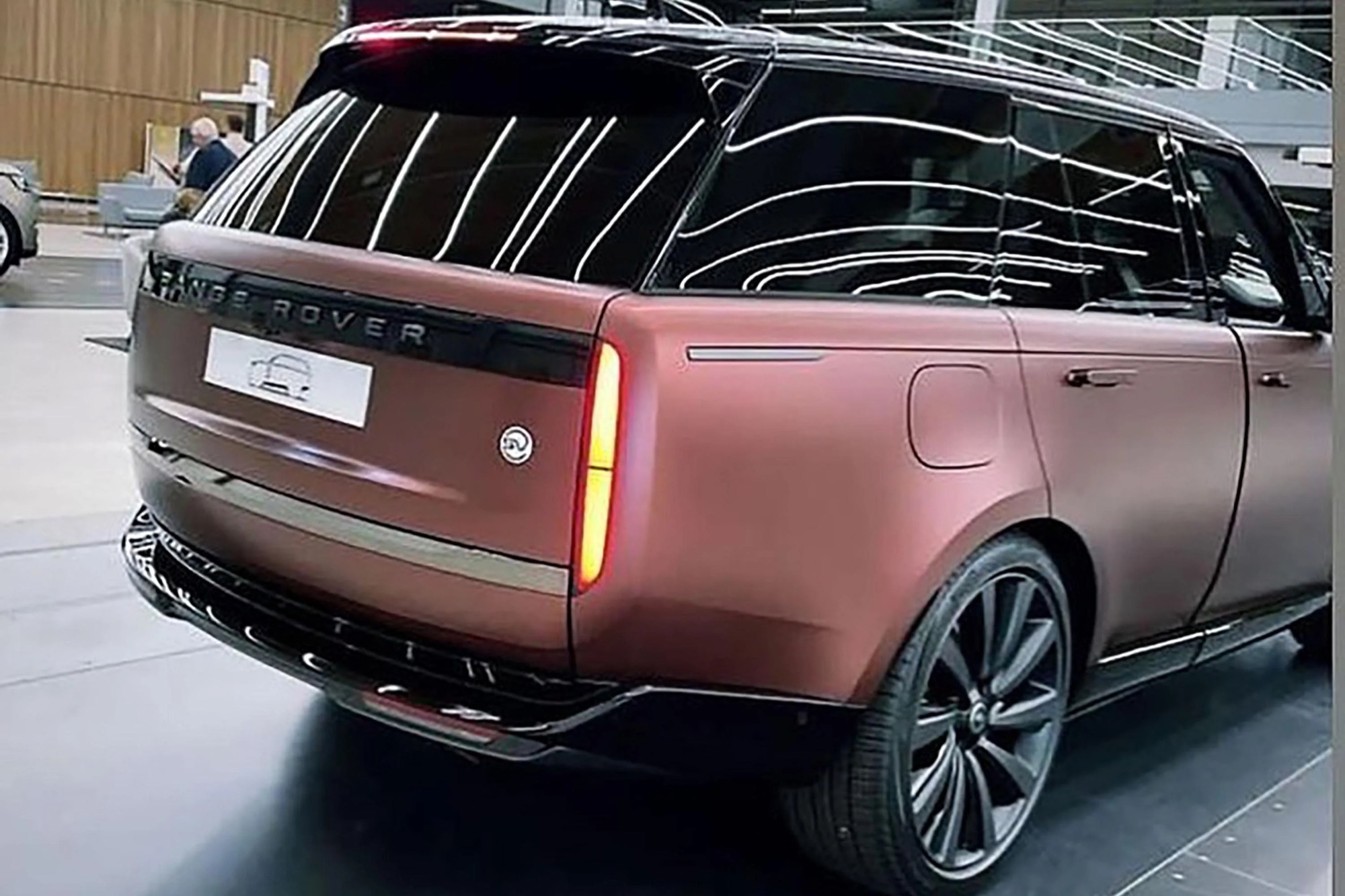 Bilder på nya Range Rover läcker ut. Läcker? | Feber / Bil