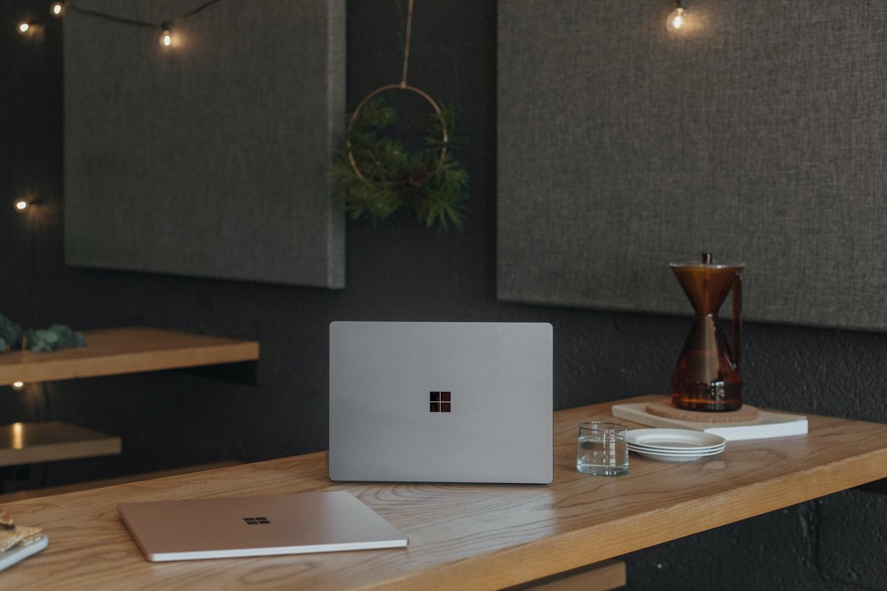 Microsoft jobbar på billigare laptop