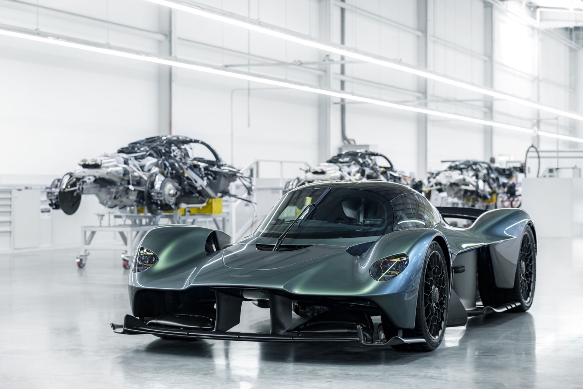 Första kund-exemplaret av Aston Martin Valkyrie är klart
